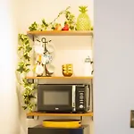 Idyllic Clifton Hideaway - Stunning Garden Flat