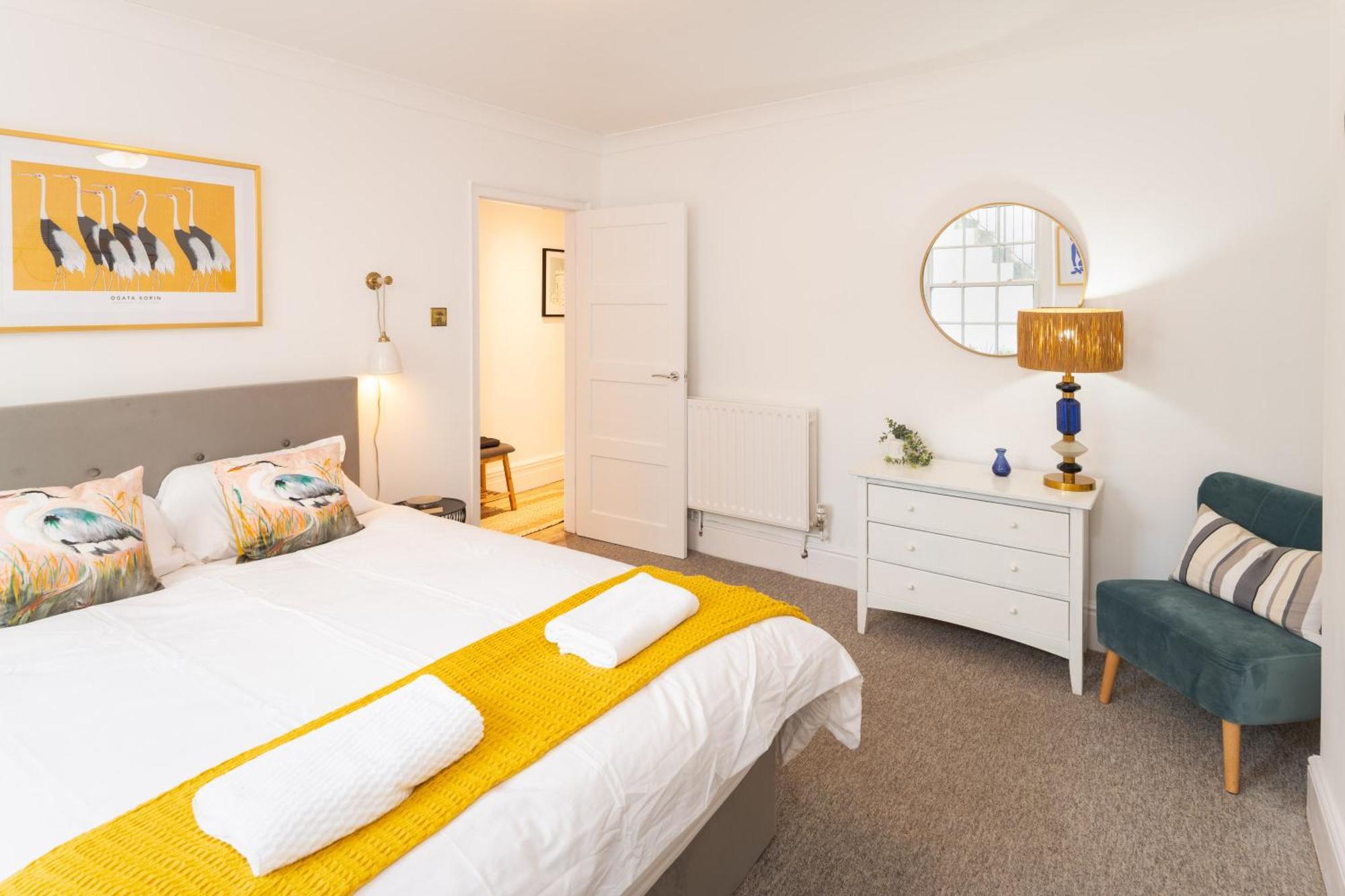 Idyllic Clifton Hideaway - Stunning Garden Flat