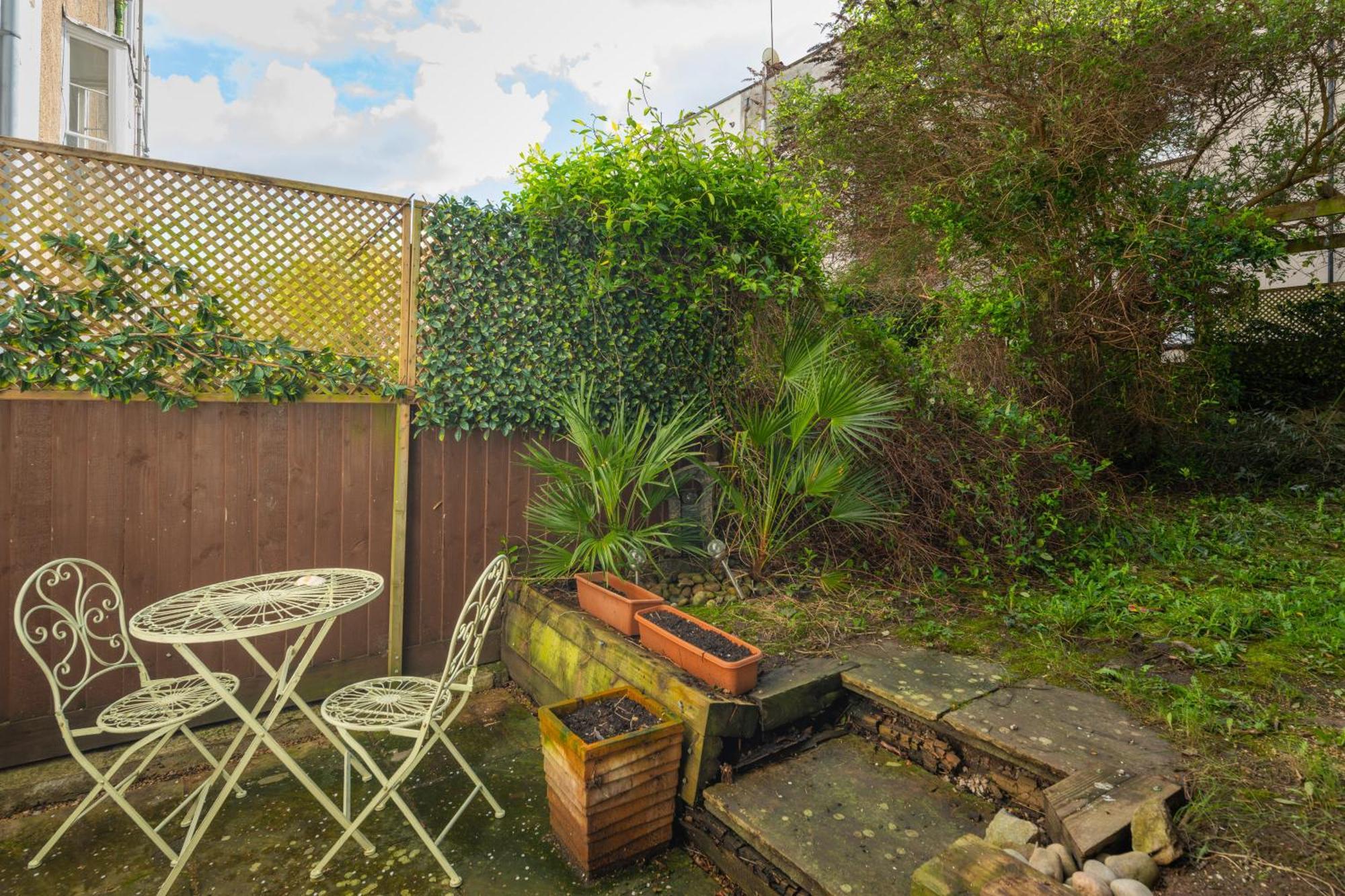 Idyllic Clifton Hideaway - Stunning Garden Flat *